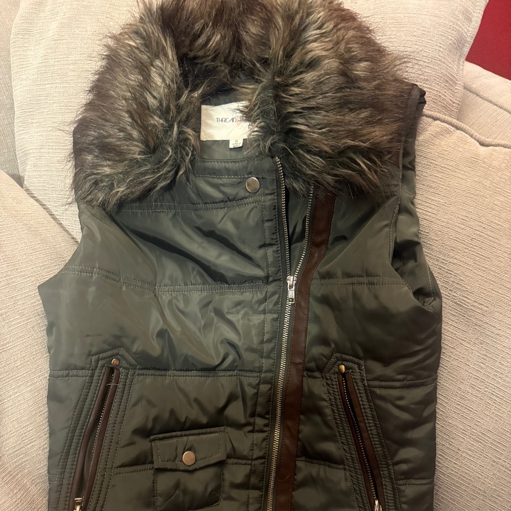 Thread Supply Green Hooded Woman’s Vest SZ SMALL